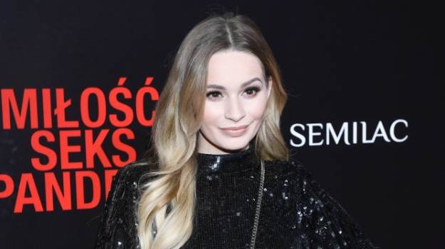 RMF Extra: Ewelina Lisowska podgrzewa atmosferę, eksponując nagie pośladki w bikini. "Kawa niepotrzebna" [FOTO]