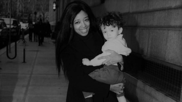 RMF Extra: Była modelka "Playboya" popełniła samobójstwo: Skoczyła z wieżowca z synkiem na rękach