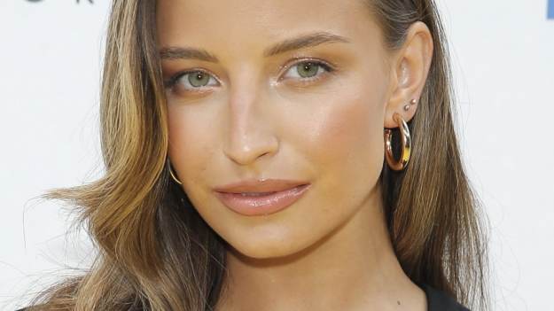 RMF Extra: Julia Wieniawa zachwyciła kreacją. Wcześniej pokazała się bez makijażu [WIDEO]