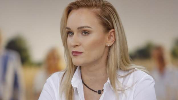 RMF Extra: Kamila Boś z "Rolnik szuka żony" pokazała wyćwiczoną choreografię. Internauci podzieleni w komentarzach. "Sukienka ratuje ten taniec"