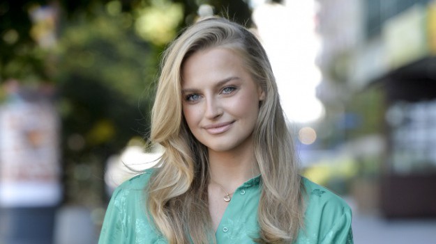 RMF Extra: Karolina Pisarek w bikini i w objęciach narzeczonego! Para pozdrawia fanów z Malediwów [FOTO]