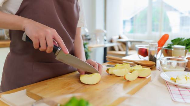 RMF Extra: Jabłko rano czy wieczorem? Kiedy je jeść, żeby sobie nie zaszkodzić