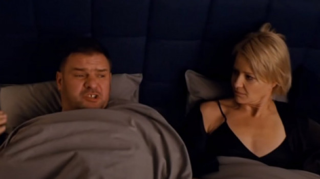 RMF Extra: Karolak i Kożuchowska w świątecznej komedii romantycznej "To musi być miłość" [ZWIASTUN] 