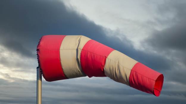 RMF Extra: IMGW ostrzega przed silnym wiatrem! Alerty w kilkunastu województwach