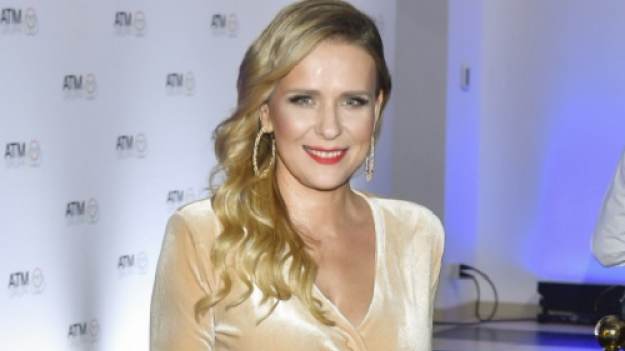 RMF Extra: Aneta Zając przeszła metamorfozę? Po blond fryzurze nie ma śladu! "Kolorek odlotowy" - komentują internauci [ZDJĘCIA]