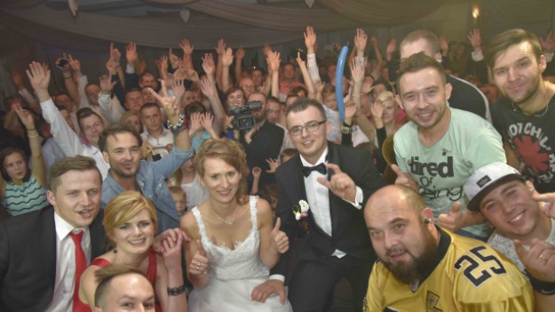 RMF Extra:  Przebojowe Wesele w RMF FM: Zespół Enej zagrał dla Eweliny i Mateusza!