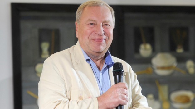 RMF Extra: Jerzy Stuhr po udarze. Aktor pokazał się przed kamerą. Nagranie trafiło do sieci!