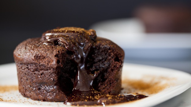 RMF Extra: Ciasto z płynną czekoladą według przepisu Ani Starmach! Sprawdź, jak w łatwy sposób zrobić ten kultowy deser!