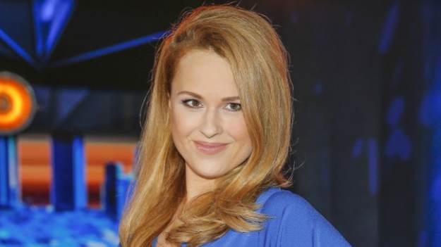 RMF Extra: Urodzinowa Kaja Paschalska pozuje w zimowej kurtce z niemal nagim biustem