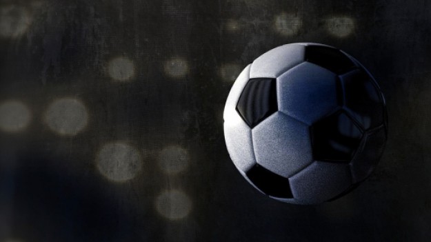 RMF Extra: Ta kobieta podbija piłkę futbolową w wysokich szpilkach! Niesamowite