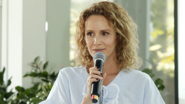 RMF Extra: Monika Mrozowska pokazała, jak karmi syna piersią. Pod intymnym zdjęciem poruszyła temat połogu 