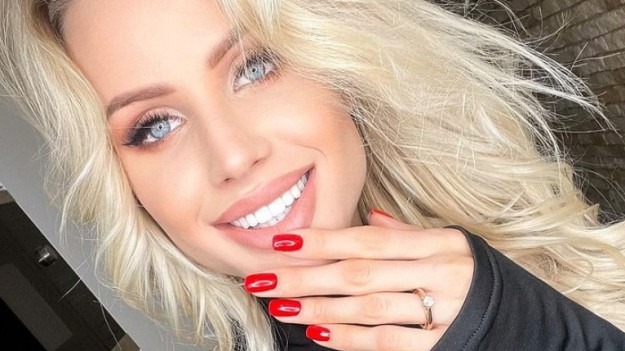 RMF Extra: Marta z "Gogglebox" zniewala. Kadry w czerwonej bieliźnie wprost z pościeli zamieściła w sieci! [FOTO]