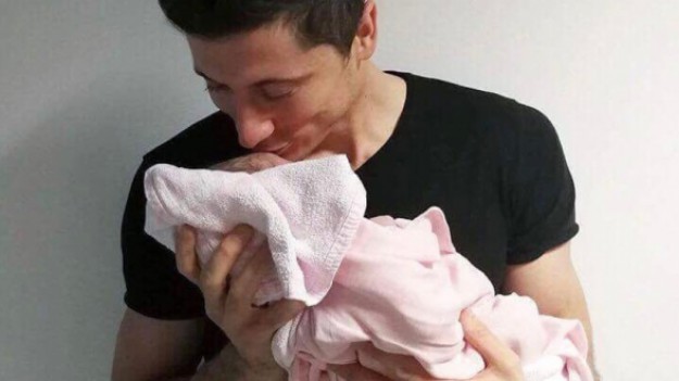 RMF Extra: Robert Lewandowski ochrzci córkę. Kim są rodzice chrzestni?