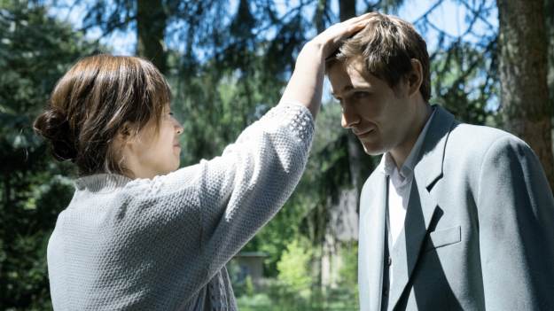 RMF Extra: „Niebo. Rok w piekle” już online! Kim jest aktor, który wciela się w główną rolę?