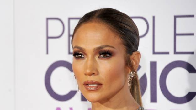 RMF Extra: Jennifer Lopez odsłania ciało w odważnej kreacji. Ten widok jej fani zapamiętają na długo! [FOTO]