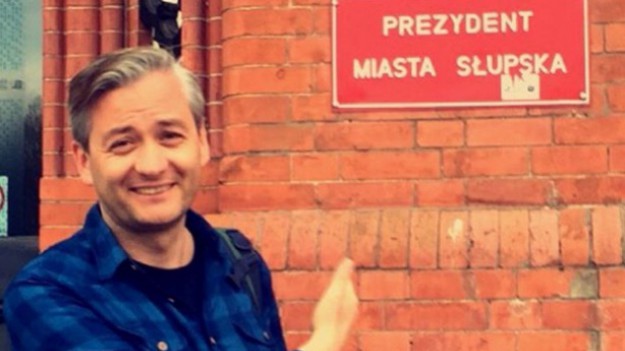 RMF Extra: Robert Biedroń bawi się robotem! 