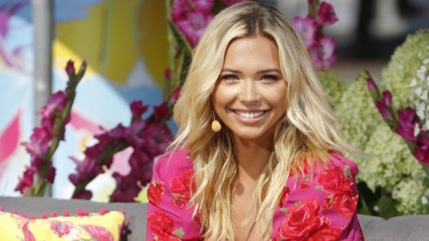 RMF Extra: Sandra Kubicka pręży opalone pośladki na Malediwach. Modelka ochoczo kusi w bikini [WIDEO]