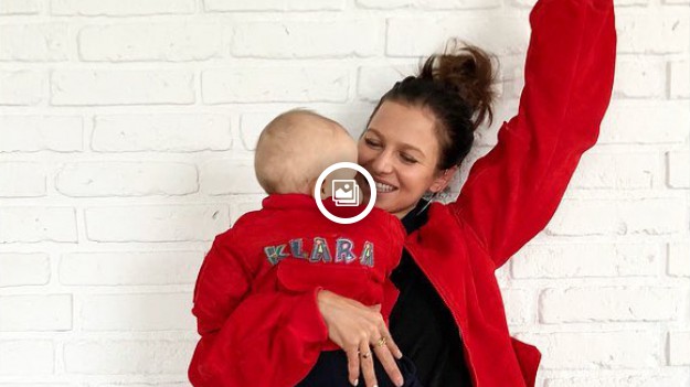RMF Extra: Anna Lewandowska z małą Klarą na zdjęciu. Tym razem to drugi plan zasługuje na uwagę
