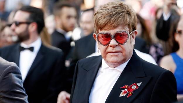 RMF Extra: Elton John jest chory. Wokalista odwołuje koncerty