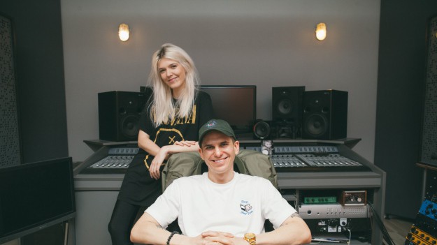 RMF Extra: Albo Inaczej 2: Daria Zawiałow w utworze W.E.N.Y. "Nic"