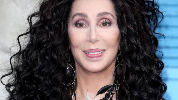 RMF Extra: 76-letnia Cher zaskoczyła odważną stylizacją! Na gali Governors Awards pojawiła się w mini [FOTO]