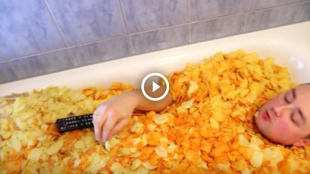 RMF Extra: Otworzyli tysiąc paczek chipsów! Po co? Chceli wygrać pieniądze!