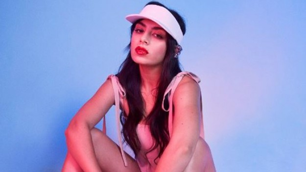RMF Extra: Tak kończą się imprezy Charli XCX! Posłuchaj nowego singla!