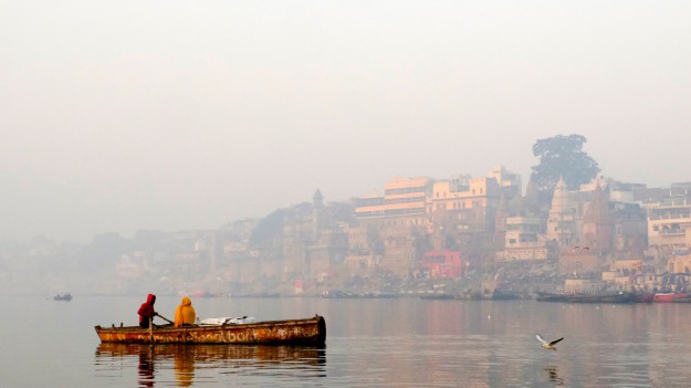 RMF Extra: Indie. Ciała dziesiątek osób podejrzanych o zakażenie koronawirusem znalezione w Gangesie