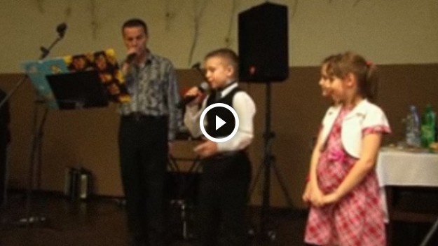 RMF Extra: Hit sieci! Chłopiec rapuje Paktofonikę na weselu!