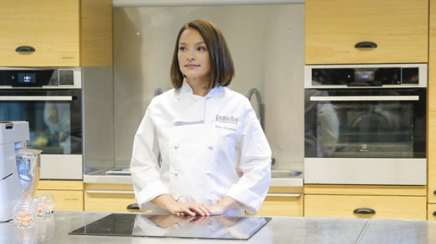 RMF Extra: Anna Starmach oburzona zachowaniem fotoreporterów! Paparazzi robili jej zdjęcia z ukrycia