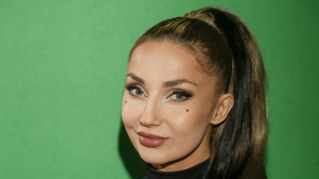 RMF Extra: Tajemnica kucyka Cleo wyszła na jaw. To dlatego zawsze go nosi [ZDJĘCIA]