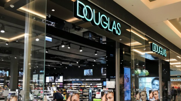 RMF Extra: Douglas zamyka swoje sklepy! Kolejna firma mierzy się ze skutkami pandemii