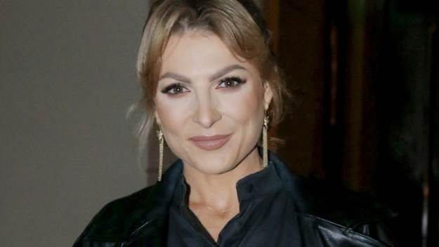 RMF Extra: Magdalena Narożna w prześwitującej sukni. Liderka zespołu Piękni i Młodzi na sensualnych kadrach 