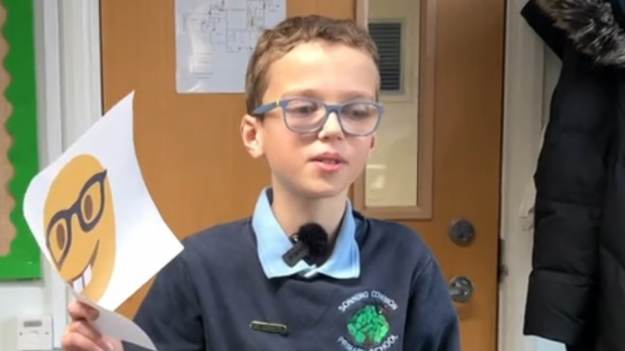 RMF Extra: 10-latek wzywa Apple do zmiany wyglądu tej emotki. Uważa, że wygląda jak on