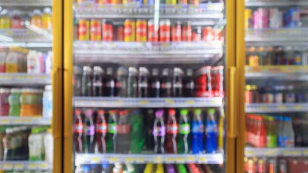 RMF Extra: Od 1 stycznia 2024 osoby poniżej 18. roku życia nie będą mogły kupić w sklepie napojów energetycznych