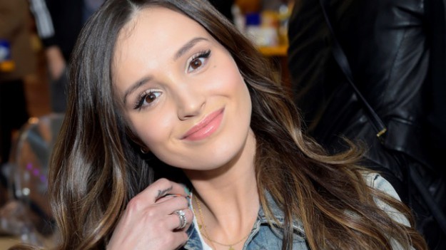 RMF Extra: Marina Łuczenko i Julia Wieniawa w tych samych stylizacjach! Która prezentuje się lepiej?