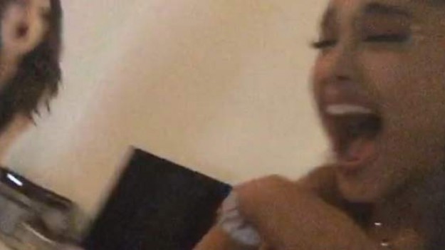 RMF Extra: Zobacz pocałunek Ariany Grande i Liz Gillies! 