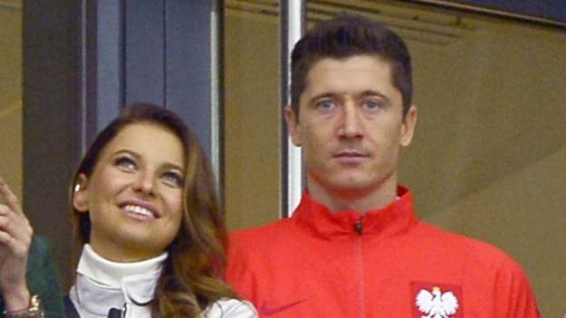 RMF Extra: Lewandowscy pokazali twarze córek na stadionie. Tak wyglądają Klara i Laura. "Przeurocze!" [FOTO]