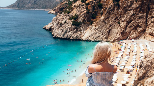 RMF Extra: Turcja. Mężczyzna podejrzany o zepchnięcie ciężarnej żony z klifu. Chciał pieniądze z ubezpieczenia?