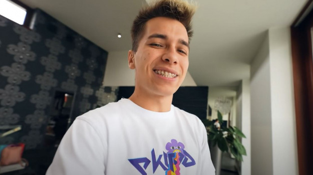 RMF Extra: Friz pokazał wysportowaną sylwetkę. Fanki oszalały z zachwytu! [FOTO]