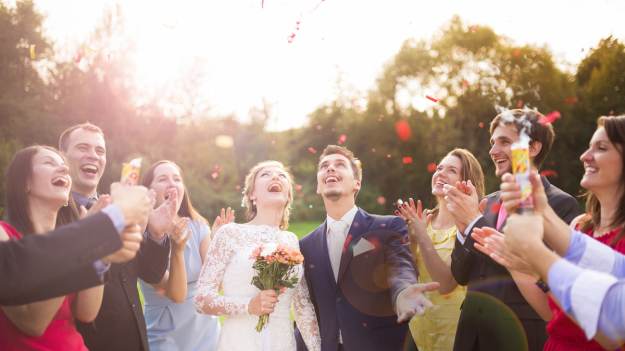 RMF Extra: Jak ubrać się na wesele? Ten błąd najczęściej popełniają Polacy