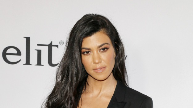 RMF Extra: Kourtney Kardashian zdradziła, jakimi ćwiczeniami rozpoczyna dzień. Wystarczy 15 minut, aby ujędrnić ciało