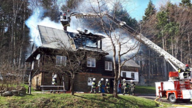 RMF Extra: Ironia losu: strażakowi spłonął dom, jego rodzina straciła wszystko. Strażacy apelują o wsparcie