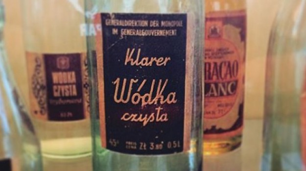 RMF Extra: Kiedyś była wódka na kartki - teraz są kartki na wódce w jednym z warszawskich sklepów monopolowych!