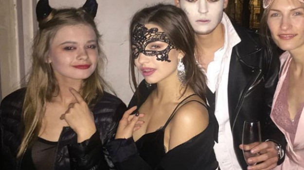 RMF Extra: Julia Wieniawa czy Julia Wróblewska? Która wybrała ładniejszą kreację na studniówkę?