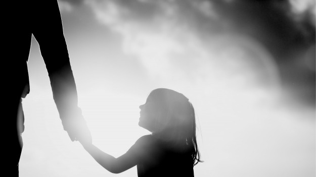 RMF Extra: Rodzinna tragedia w domu piosenkarza. 2-letnia córeczka zmarła na oczach rodziców 