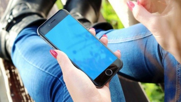 RMF Extra: Zmiana wyglądu smartfonów, czyli telefon z dwoma ekranami?