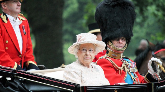 RMF Extra: Królewska służba pod osłoną nocy ćwiczy... pogrzeb Elżbiety II. Jest dokładnie zaplanowany 