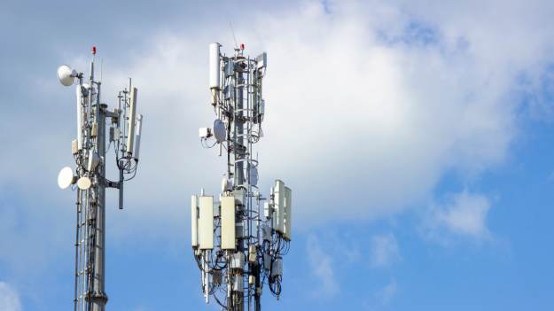 RMF Extra: Koniec jednej z wielkich sieci komórkowych w Polsce. Wiele telefonów przestanie działać