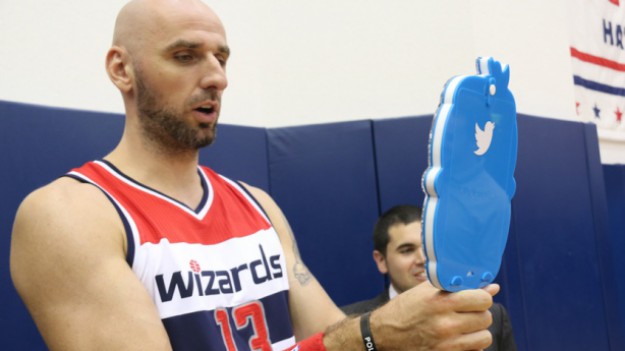 RMF Extra: Twitterowe lusterko Marcina Gortata